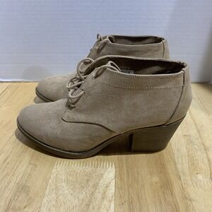 Rocket Dog Ankle Boots Womens 9.5W Beige Suede Heels Lace Up‎ Booties